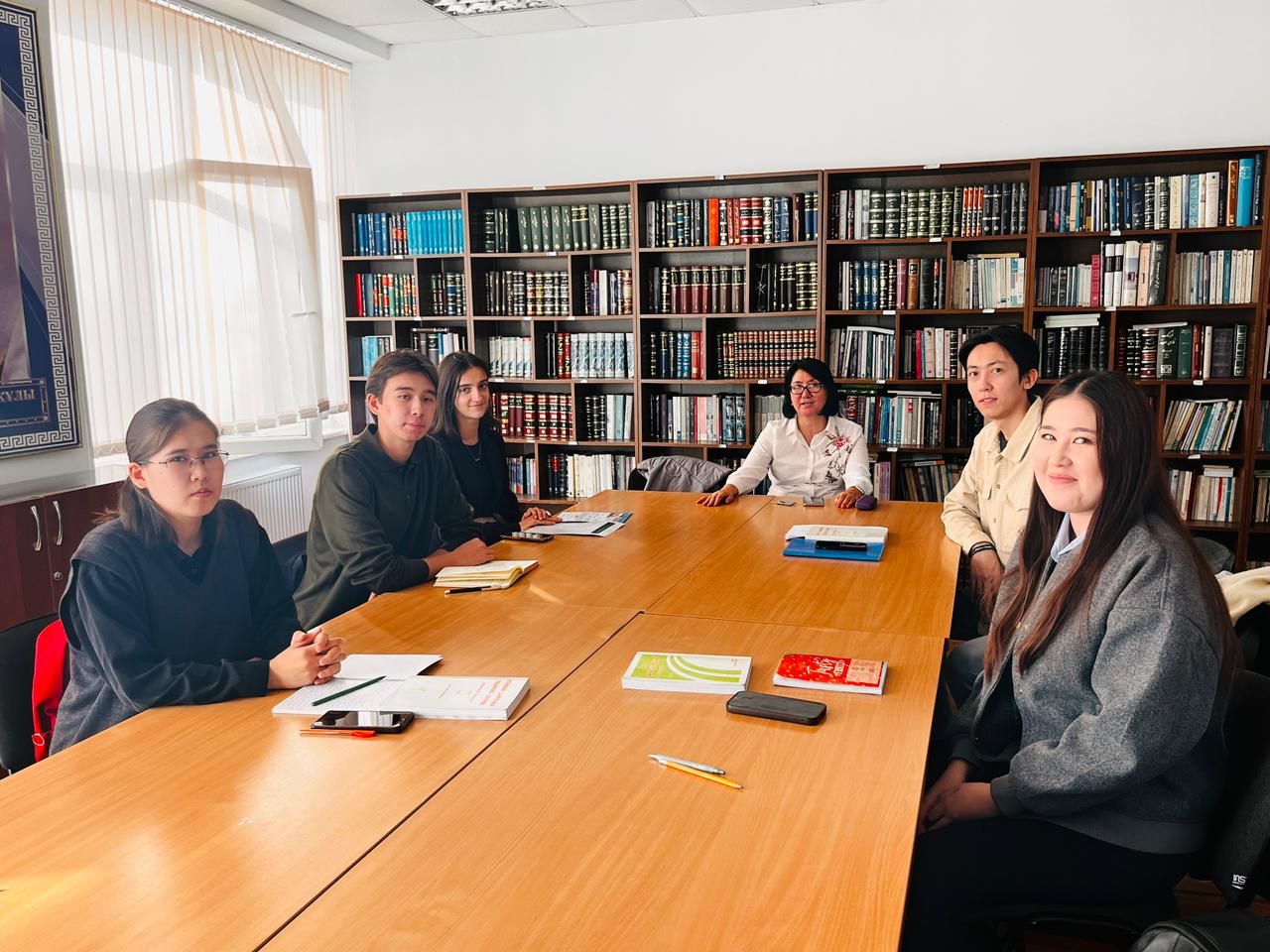 Таяу Шығыс және Оңтүстік Азия кафедрасында  «Уақытты басқару және өнімділік арттыру» тақырыбында кураторлық сағат өтті